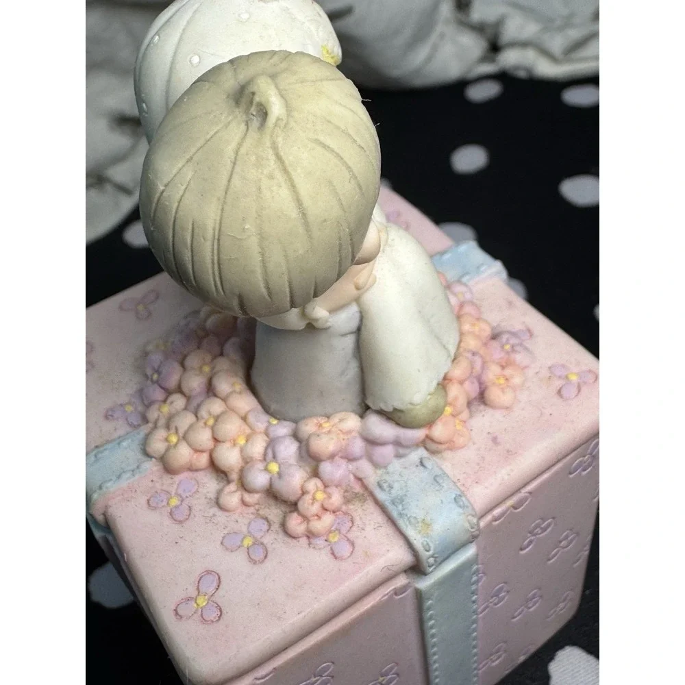 Precious Moments Enesco Vintage 1999 Bride Groom Pink Gift Box Figure Wedding